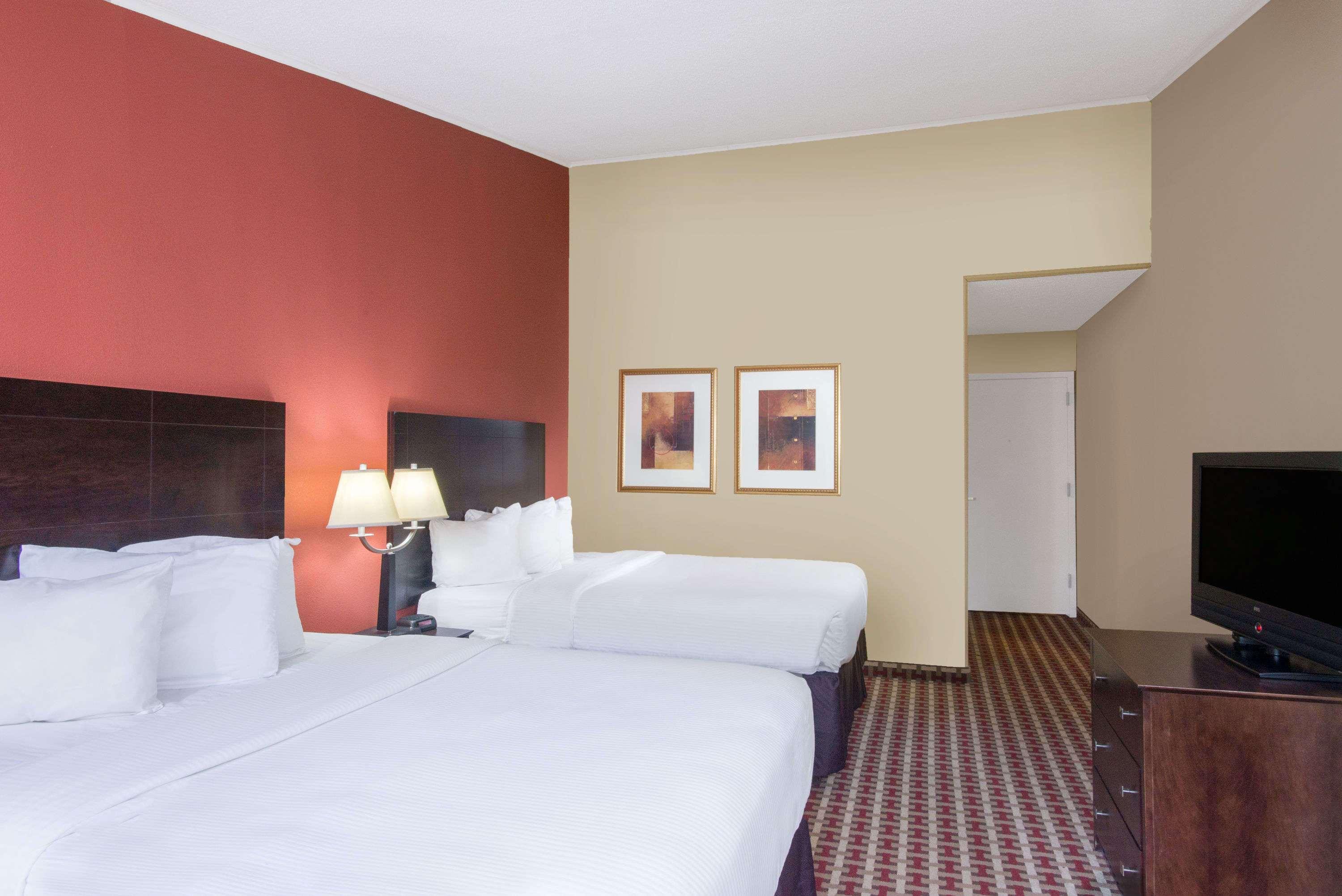 Ramada By Wyndham Allentown Bethlehem Екстер'єр фото