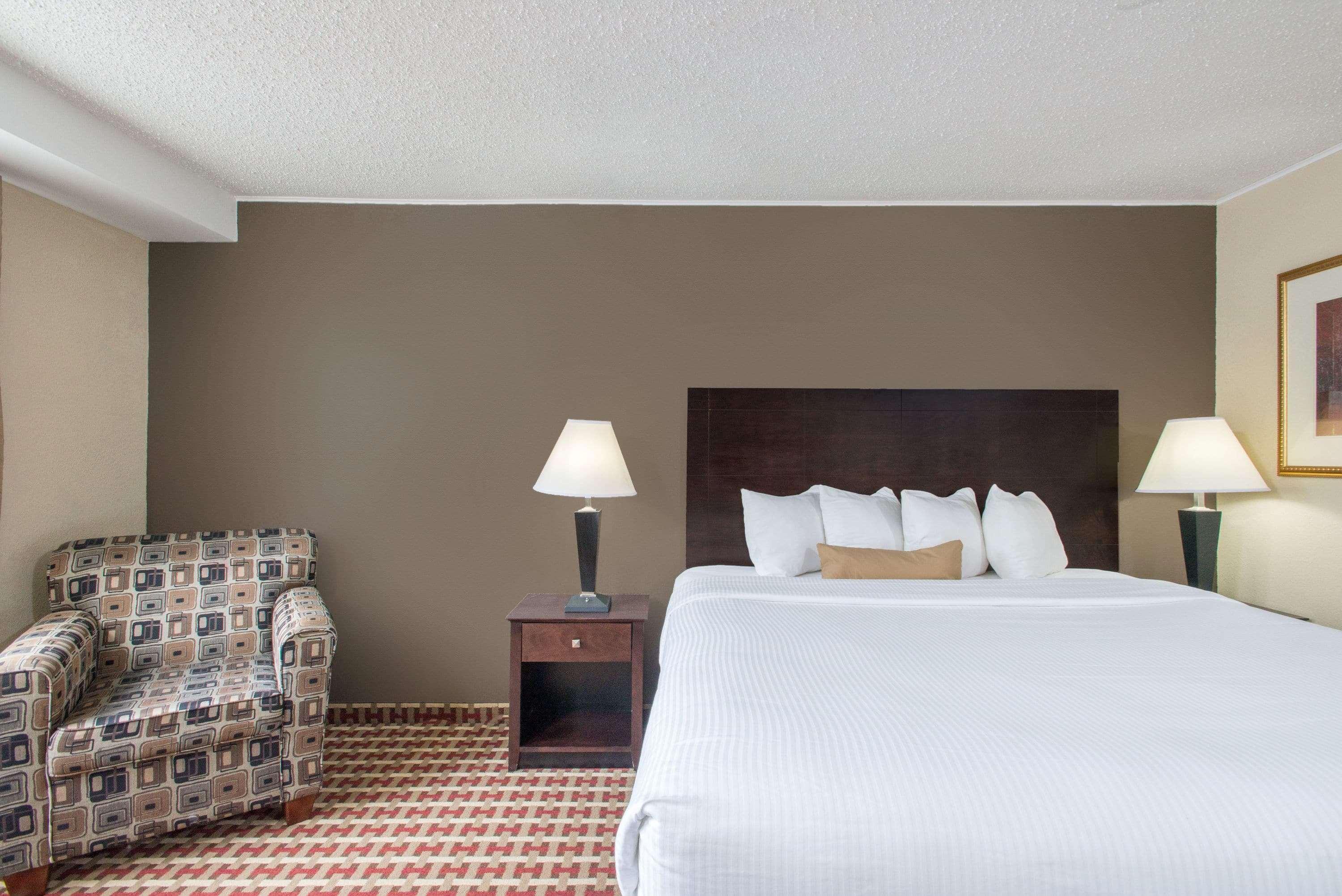 Ramada By Wyndham Allentown Bethlehem Екстер'єр фото