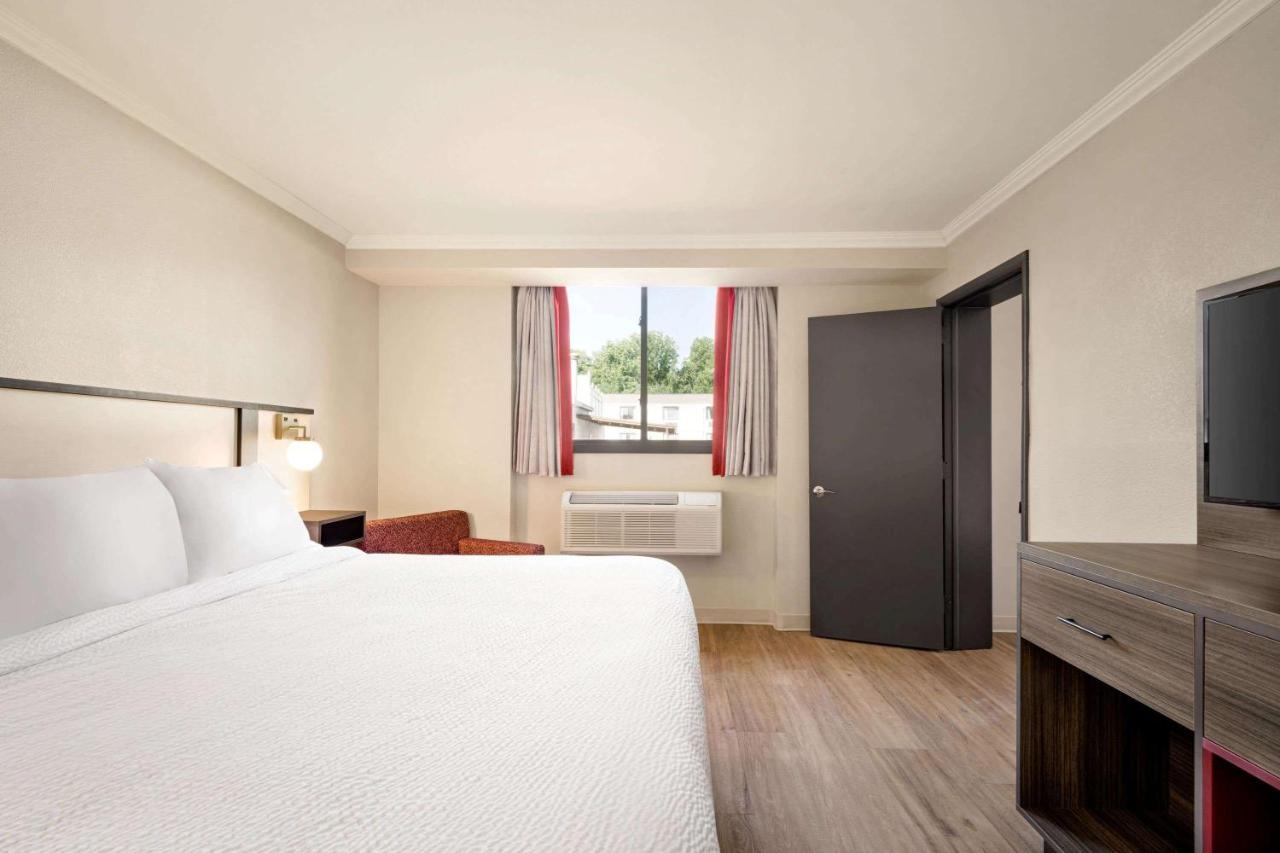 Ramada By Wyndham Allentown Bethlehem Екстер'єр фото