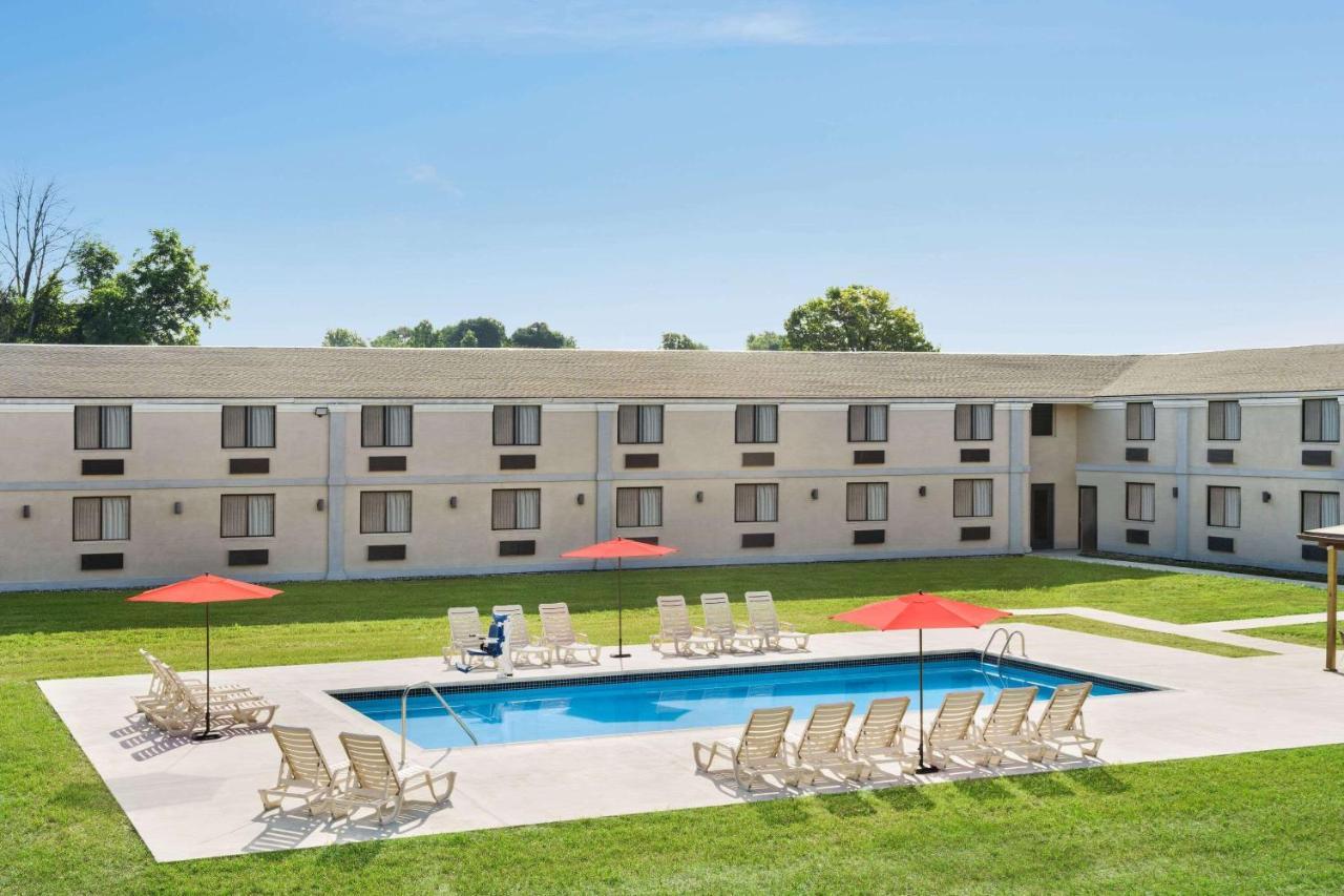 Ramada By Wyndham Allentown Bethlehem Екстер'єр фото