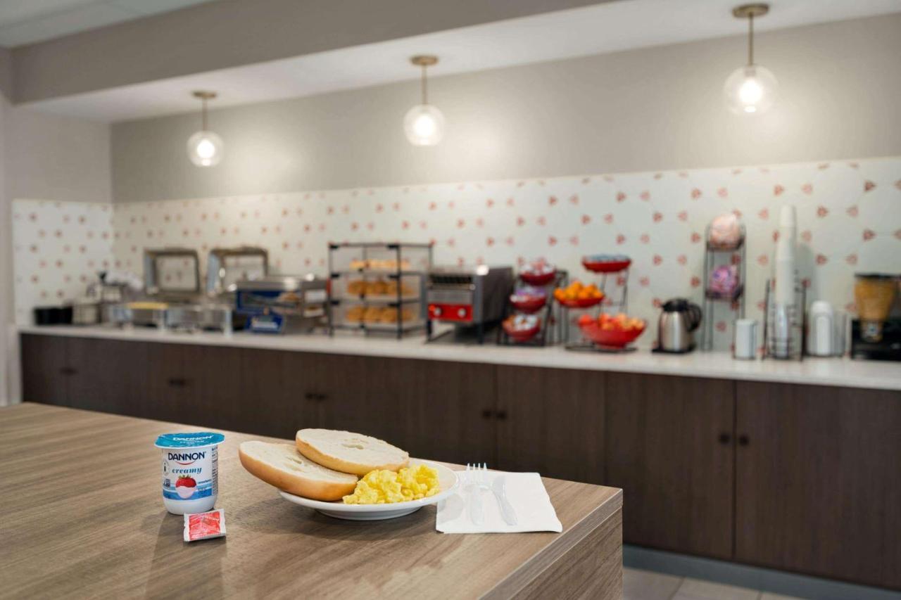 Ramada By Wyndham Allentown Bethlehem Екстер'єр фото